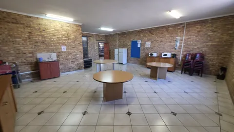 18 Euclid Street, Germiston, 1400, South Africa has a 2000m² Indsutrial Unit Available To Let (15)